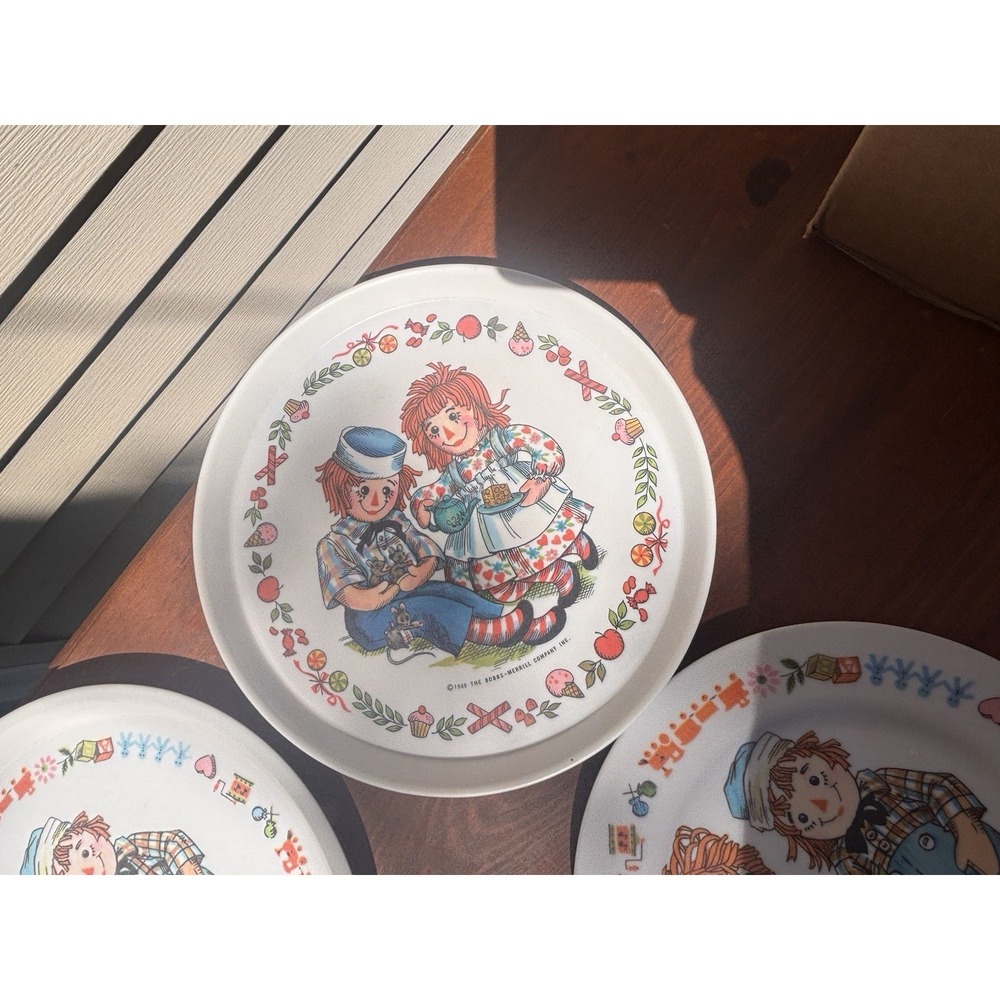 Raggedy Ann and Andy Dolls  Childs Melamine Plates Lot 4  Oneida  1969 Vintage